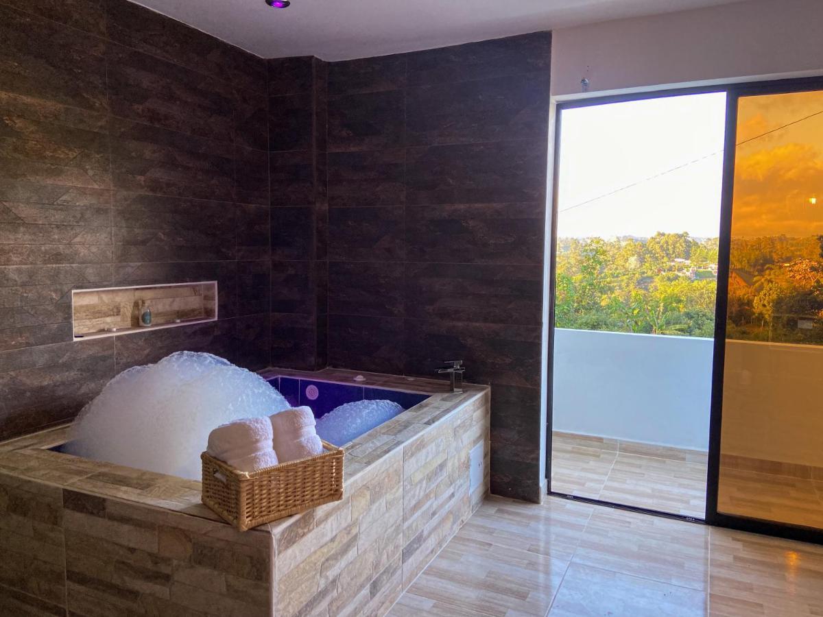 Cabanas Con Jacuzzi Y Chimenea - Casa Floral, Marinilla Ngoại thất bức ảnh