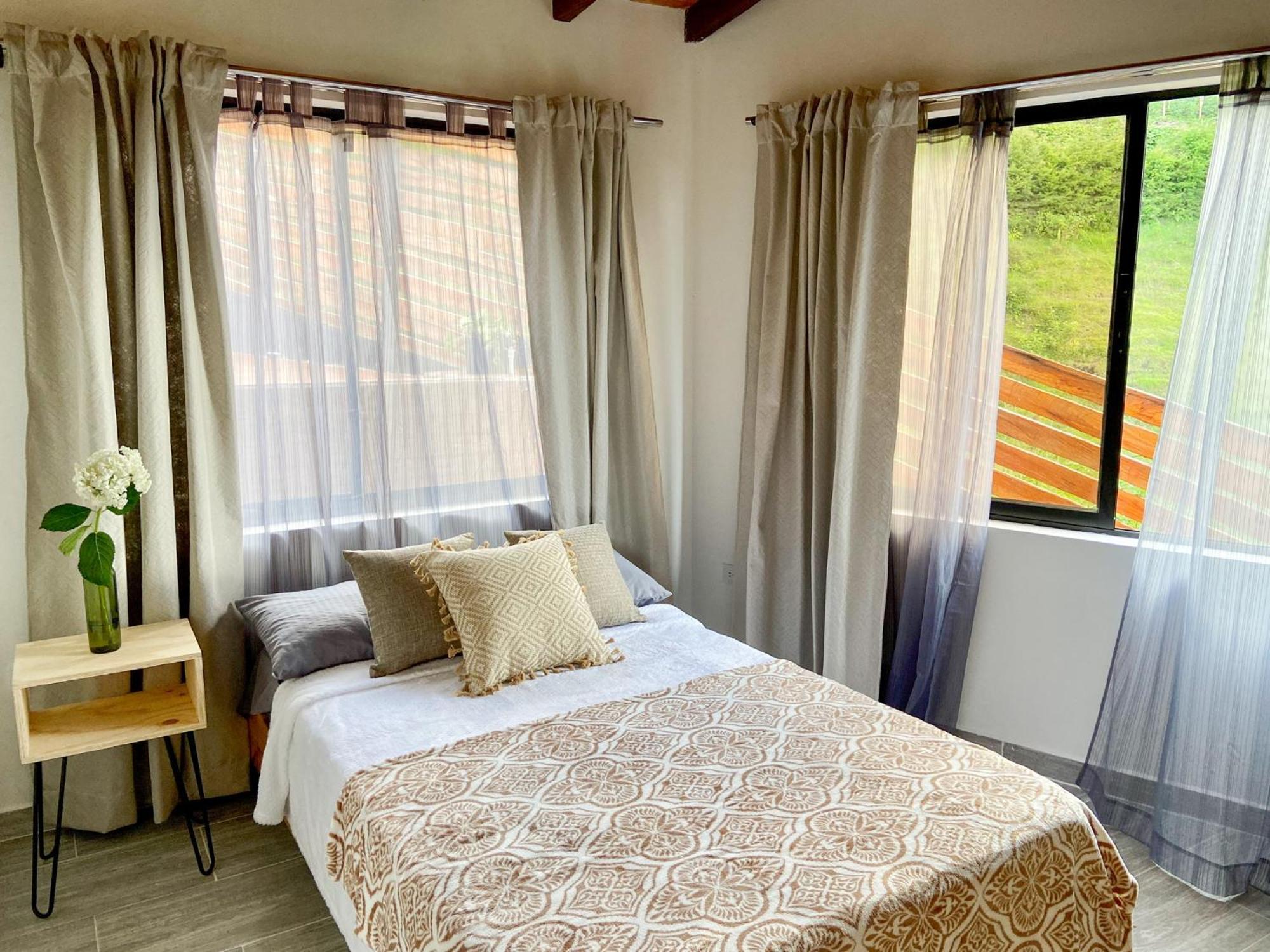 Cabanas Con Jacuzzi Y Chimenea - Casa Floral, Marinilla Ngoại thất bức ảnh